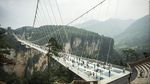 Foto: Jembatan di China Ini Bikin Jantung Mau Copot