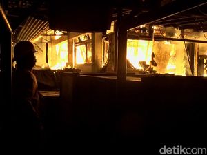 Polisi Selidiki Penyebab Kebakaran Pasar Pagi Kaliwungu