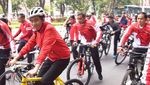 Foto: Senyum Jokowi Saat Gowes ke Thamrin