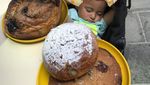 Ini 10 Pose Balita yang Unik Menggemaskan Bersama Makanan Enak
