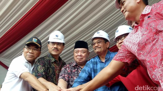 Djarot groundbreaking restoran apung di Muara Angke / 