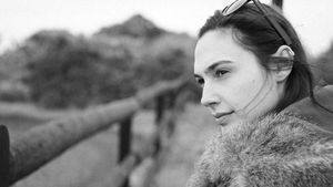 Foto: Gal Gadot yang Liburannya Sembunyi-sembunyi
