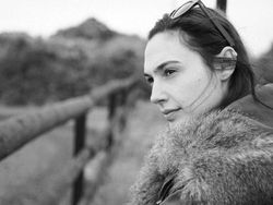 Cantiknya Gal Gadot, Wonder Woman yang Jadi Bos Baru Huawei