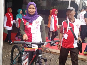 Ditegur Jokowi, Bu Amah Tak Mau Turun Panggung Demi Sepeda