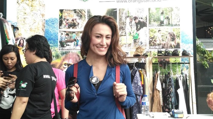 Artis Davina Veronica tetap fit dan seksi meski usianya hampir berkepala empat (Foto: Erika Kurnia) Artis Davina Veronica tetap fit dan seksi meski usianya hampir berkepala empat (Foto: Erika Kurnia)
