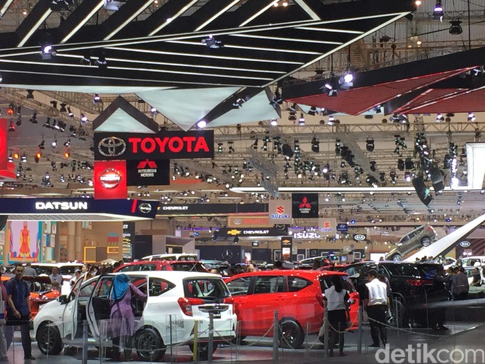 Suasana Booth Toyota