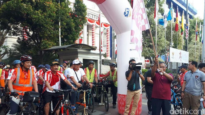 Minggu Pagi, Darmin Selenggarakan Sepeda Santai
