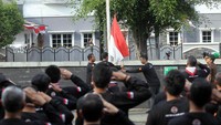 Pawai pecinta motor Royal Enfield tersebut dimulai dengan upacara bendera di dealer Royal Enfield.