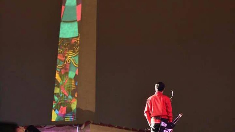 Foto Jokowi Memanah dan Angka 2 di Badan Monas Foto Jokowi Memanah dan Angka 2 di Badan Monas