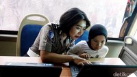 Mobil pintar Cendikia itu merupakan bagian dari kampanye Ditlantas Polda Metro Jaya untuk memberikan pengetahuan melalui game kepada anak-anak sejak dini.