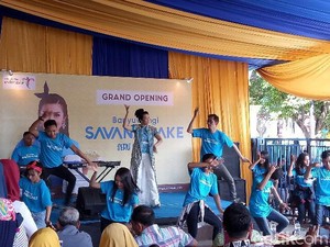 Fitri Carlina Promosikan Destinasi Wisata Banyuwangi Melalui Cake