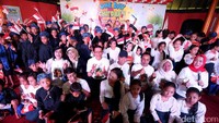 Mereka antara lain anak-anak terlantar, anak jalanan, anak yang berhadapan dengan hukum, anak penyandang disabilitas, dan anak yang membutuhkan perlindungan khusus untuk mendapatkan akses pada layanan sosial dasar.