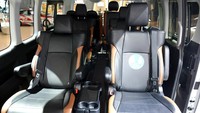 Untuk memberikan kenyamanan lebih baik kepada penumpang, interior New Hiace Luxury dirancang untuk kapasitas 11 bangku, dimana row 1 dan 2 menggunakan desain Captain Seat nan mewah dibuat dari bahan kulit dan dilengkapi dengan Ottoman dan Sliding 4 arah. Dok. Toyota.