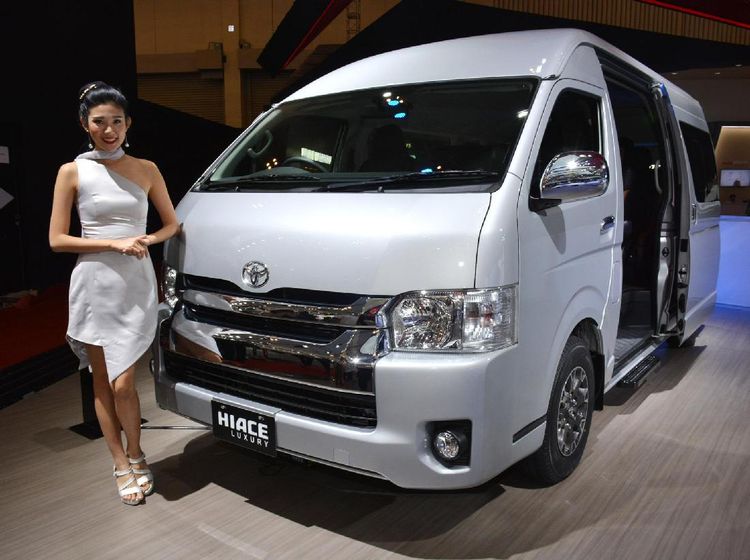 Mobil Travel Anyar Toyota