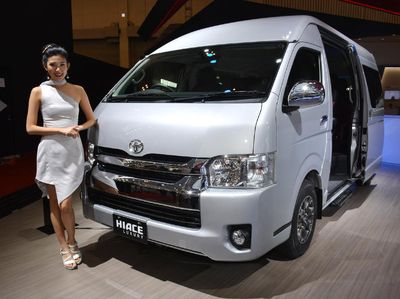 Mobil Travel Anyar Toyota