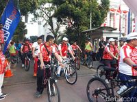 Minggu Pagi, Darmin Selenggarakan Sepeda Santai 