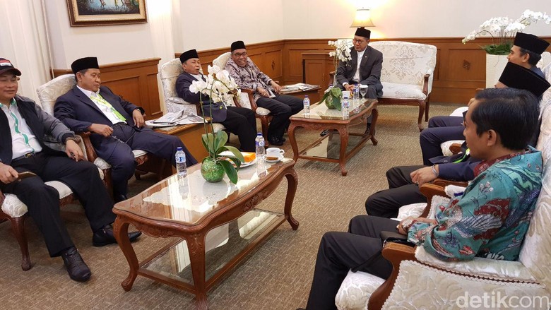 Menag Bertolak ke Saudi, Cek Petugas dan akan Pimpin Ibadah Haji Menag Bertolak ke Saudi, Cek Petugas dan akan Pimpin Ibadah Haji