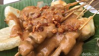 Sate Padang dari Prtak X! juga bisa Anda nikmati. Berkuah kental kecokelatan dengan daging yang empuk dan tidak terlalu pedas.Foto: detikfood