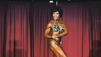 Terlahir sebagai wanita berdarah latino memang sempat membuatnya dipandang sebelah mata. Namun ia membuktikan dirinya dengan memenangi berbagai macam gelar dan piala kejuaraan bodybuilding di Amerika Serikat. (Foto: Facebook/Josefina Monasterio) 