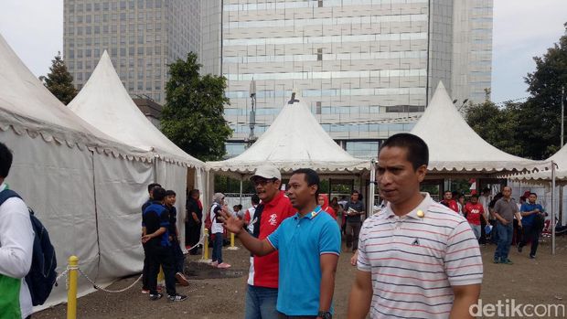 Djarot di acara penyerahan sertifikat tanah / 