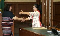 Elza Syarief bertemu Miryam di sidang 21 Agustus 2017.