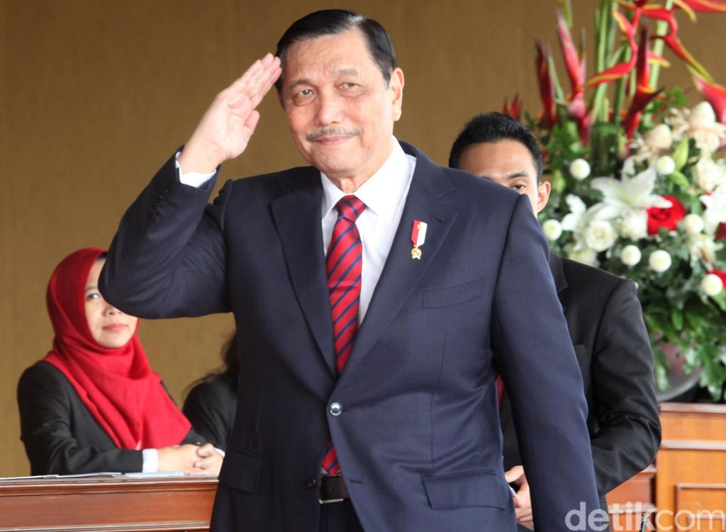 Luhut Binsar Panjaitan adalah Menteri Koordinator Bidang Kemaritiman RI.