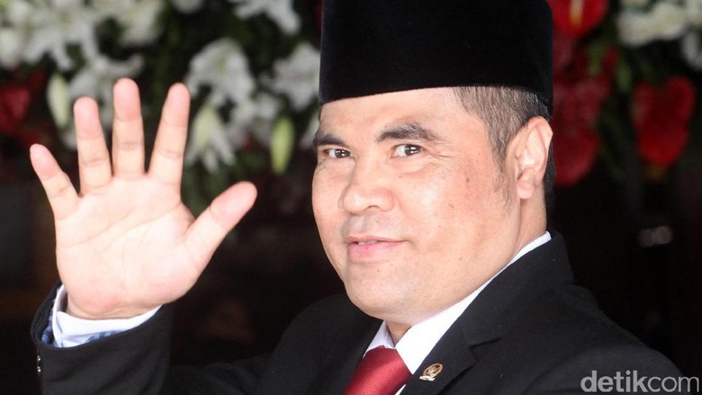 Aceng Fikri Diberhentikan dari Ketua Hanura Jabar Aceng Fikri Diberhentikan dari Ketua Hanura Jabar