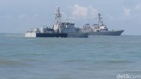 Saat ini ada 10 pelaut yang hilang dan lima orang lainnya luka-luka akibat tabrakan tersebut (Foto: Royal Malaysian Navy/Handout via Reuters)