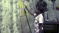 Anak-anak Desa Ampas tak lagi belajar ditemani pelita yang membuat mata pedih. Kini mereka bisa belajar dalam suasana terang benderang. Anak-anak senang karena mereka bisa belajar. Jam 5 atau 6 sore mereka mulai belajar.