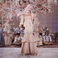 Joyagh memilih membuat gaun berpotongan draperi yang memiliki detail kristal di atasnya. Lihat kerudung berdetail fringe yang membuat penampilan selebgram ini tampak beda. Foto: Dok. Instagram