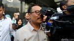Hindari Jurnalis, Tersangka Korupsi Malang Kepentok Kamera