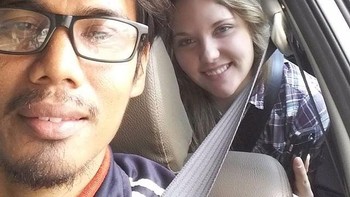 Hal yang sama pun dilakukannya, berselfie bersama penumpangnya.Foto: Instagram.com/erwindoang8