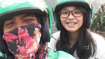 Dia punya kebiasaan berfoto selfie bersama para penumpangnya. Foto: Instagram.com/erwindoang8