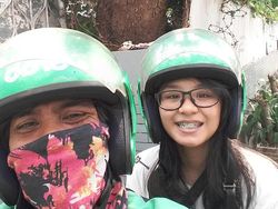 Bikin Iri, Penumpang Driver Ojek Online Ini Cantik-cantik