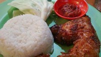 Ayam bakar Mas Mono sempat populer beberapa tahun tahun lalu. Ada pilihan ayam bakar manis dan manis pedas di sini. Bumbu sedikit basah berwarna kemerahan jadi ciri khas ayam bakar Mas Mono. Foto: dok.detikFood/Istimewa
