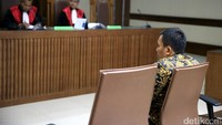 Direktur Utama PT Mahkota Negara Marisi Matondang menjalani sidang tuntutan kasus pengadaan alat kesehatan (alkes) di RS Khusus Pendidikan Penyakit Infeksi dan Pariwisata Universitas Udayana (Unud) tahun 2009 di Pengadilan Tipikor, Jakarta, Senin (21/8/2017). 