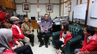 Selain Grace Natalie, hadir pula Sekjen PSI Raja Juli Antoni, Ketua DPP PSI Isyana Bagoes Oka,  Ketua DPP PSI Tsamara Amany dan pimpinan partai.