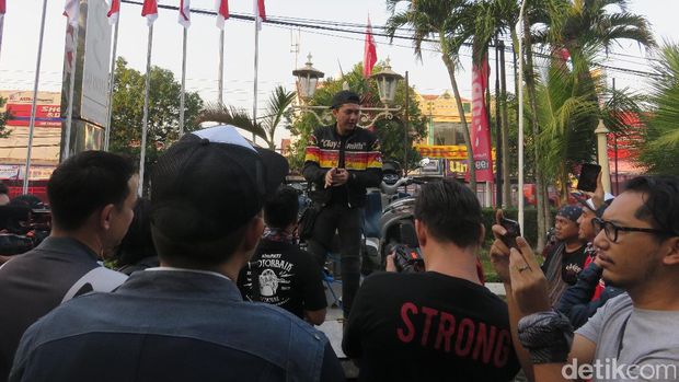 Ananda Omesh dkk Touring Santai Menuju Bali
