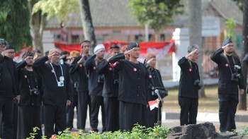 Forum Fotografer Sumedang (Forfos)menggelar upacara bendera. Foto: Forfos