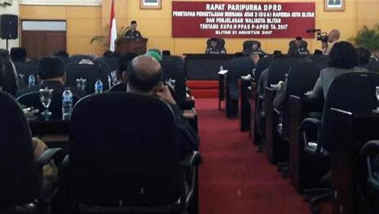 Anggota DPRD Kota Blitar akan Dapat Tunjangan Transportasi Rp 7 Juta Anggota DPRD Kota Blitar akan Dapat Tunjangan Transportasi Rp 7 Juta
