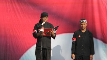 Sebanyak 72 orang fotografer mengikuti upacara ini.  Foto: Forfos