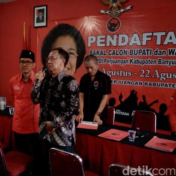 Ki Manteb Sudharsono Ambil Formulir Pilkada Banyumas lewat PDIP