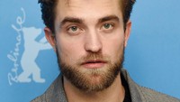 Robert Pattinson memang terkenal cuek. Ngomong-ngomong soal daftar orang tertampan tadi, Rob mengalahkan aktor seperti Chris Evans dan Tom HiddlestonFoto: Getty Images