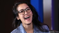 Akhirnya Mieke ceria lagi ya! Pool/Palevi S/detikFoto.