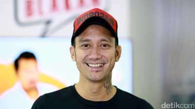 Foto: 10 Artis Pria Indonesia yang Masih Ganteng & Awet Muda di Usia 40