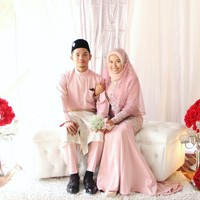 Sering bersama pada saat sesi skate maupun turnamen di dalam dan luar Malaysia membuat Vina dan Husin menjadi dekat kemudian tumbuhlah benih-benih cinta. Foto: Dok. Instagram