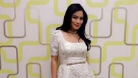 Ia baru membagi kabar bahagianya itu saat usia kehamilan 6 bulan. Dok. Instagram/titi_kamall