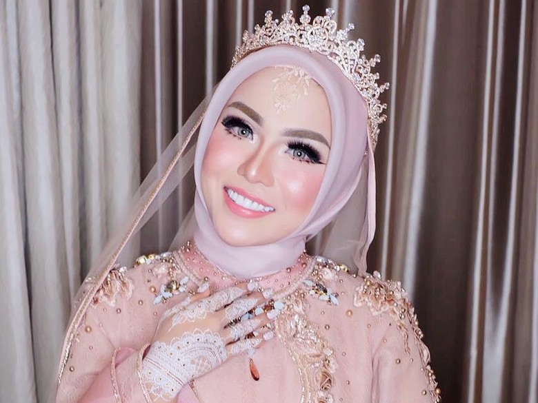 Sosok Medina Zein yang Tuduh Irwansyah Gelapkan Dana Rp 1,9 Miliar Foto: Dok. Instagram @medinazein Sosok Medina Zein yang Tuduh Irwansyah Gelapkan Dana Rp 1,9 Miliar Foto: Dok. Instagram @medinazein