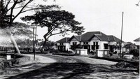 Rumah-rumah didirikan hanya satu lantai dengan gaya arsitektur unik di bagian atap menukik curam kebawah, karena cuaca di Kota Malang yang cenderung hujan (Foto: Dok. Dinas Pariwisata dan Kebudayaan Kota Malang)