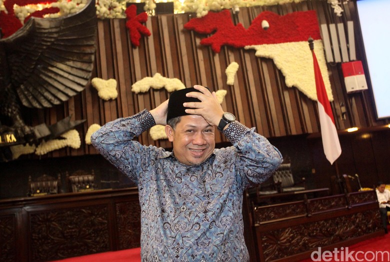Kala UGM Tolak Ceramah Fahri Hamzah di Masjid Kampus Kala UGM Tolak Ceramah Fahri Hamzah di Masjid Kampus